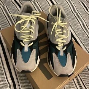 Yeezy wave runners 700